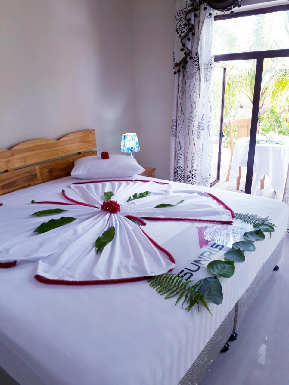 טאודו Sunrise Inn מראה חיצוני תמונה